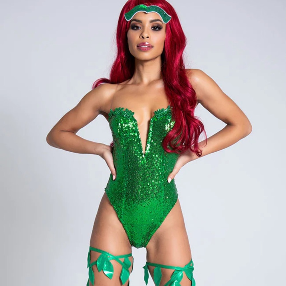Halloween costume never worn